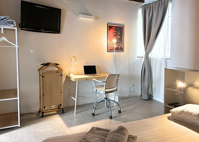 Tiny House Apartment *